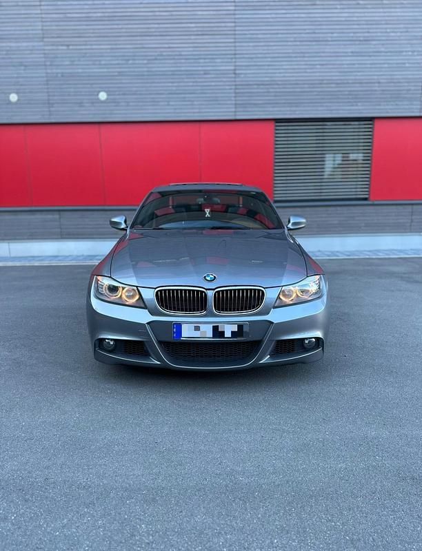 Gebraucht 2011 BMW 335 Limousine | 24.900 € - Bild 1/4