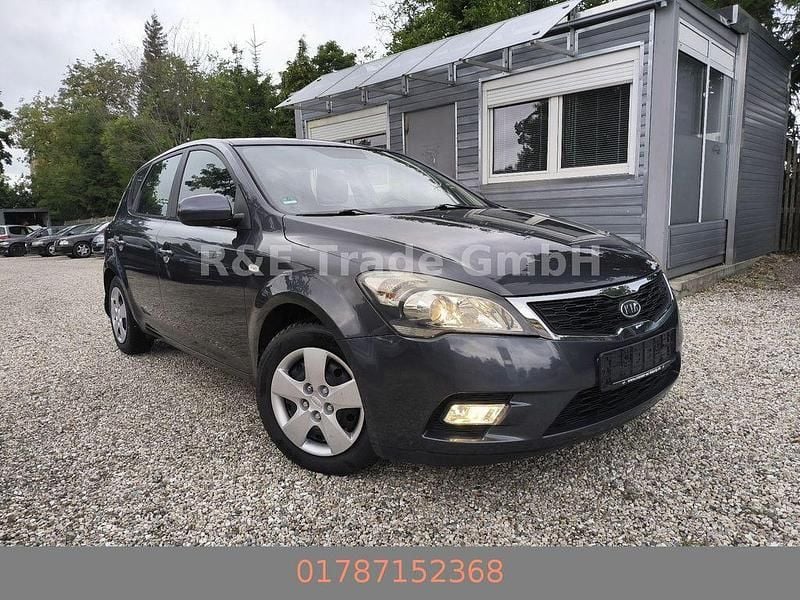 Grau Gebraucht 2010 Kia Ceed Limousine | 3.900 € (Guter Preis) - Bild 1/4