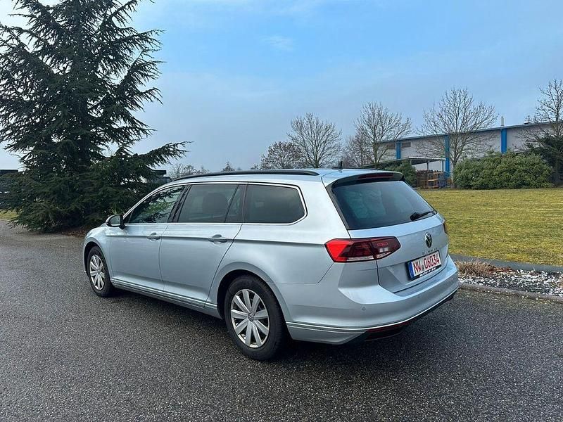 Gebraucht VW Passat Business 150 PS (110 kW) 2022 Silber Kombi
