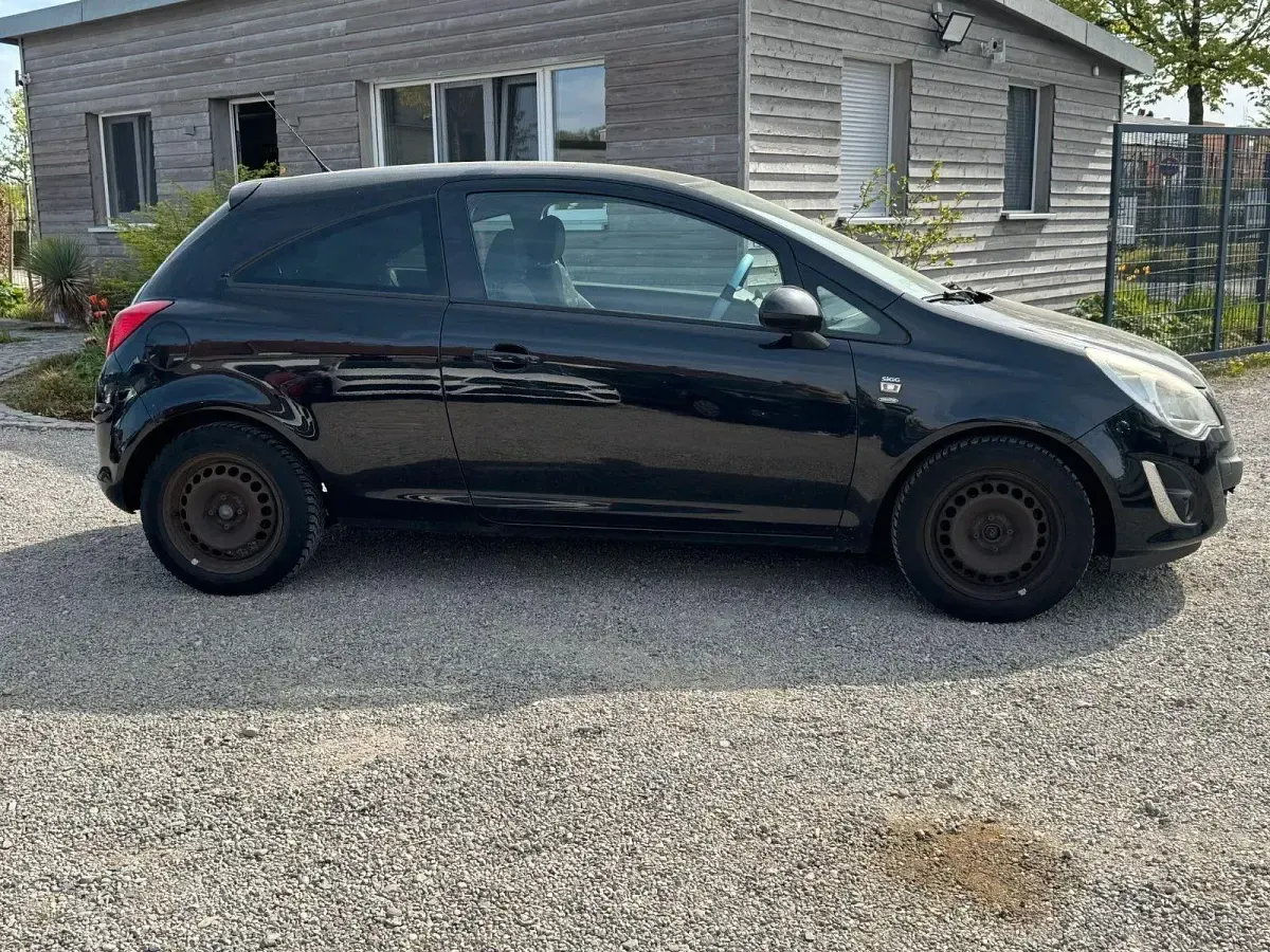 Używany Opel Corsa Satellite 69 KM (50 kW) 2011 Czarny Hatchback