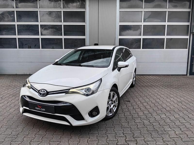 Weiß Gebraucht 2015 Toyota Avensis Business Edition Kombi | 10.990 € (Fairer Preis) - Bild 1/4