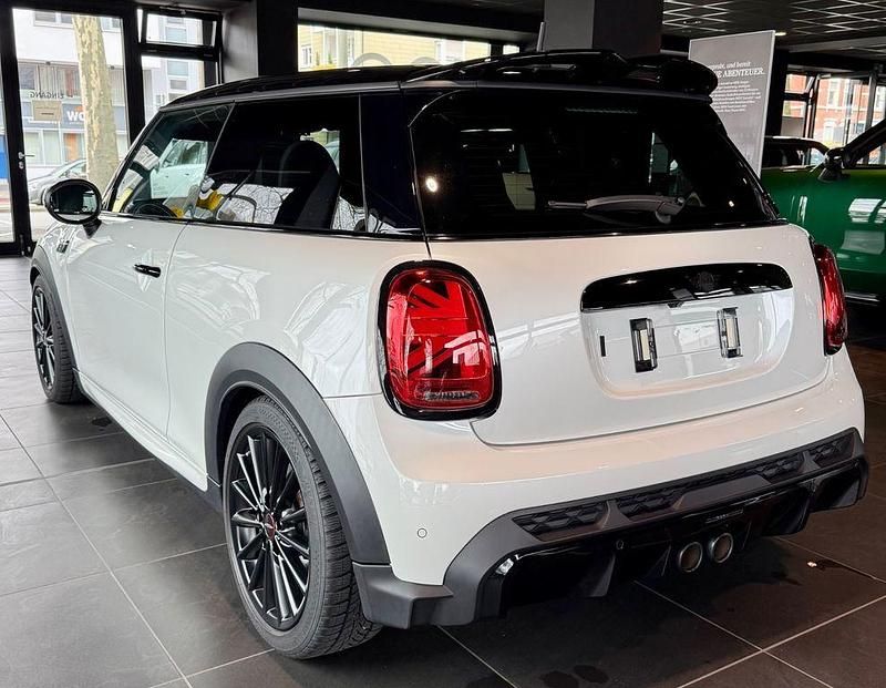 Gebraucht Mini John Cooper Works 178 PS (130 kW) 2023 Weiß Kleinwagen
