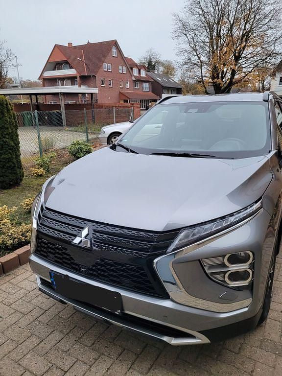 Silber Gebraucht 2021 Mitsubishi Eclipse Cross Intro Edition SUV | 19.000 € (Etwas zu teuer) - Bild 1/4