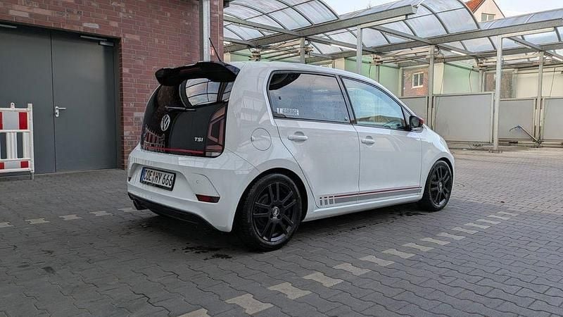 Weiß Gebraucht 2016 VW up! Beats Kleinwagen | 11.800 € (Etwas zu teuer) - Bild 1/4