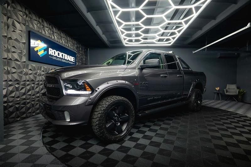 Grau Gebraucht 2019 Dodge Ram Abholung | 37.990 € - Bild 1/4