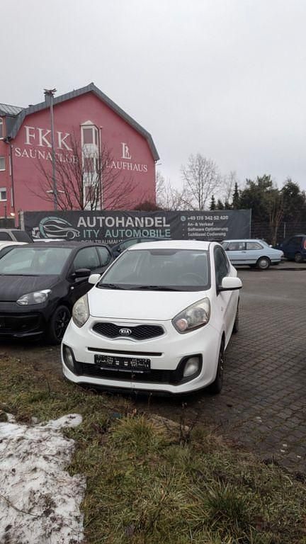 Gebraucht Kia Picanto Attract 69 PS (50 kW) 2013 Weiß Kleinwagen