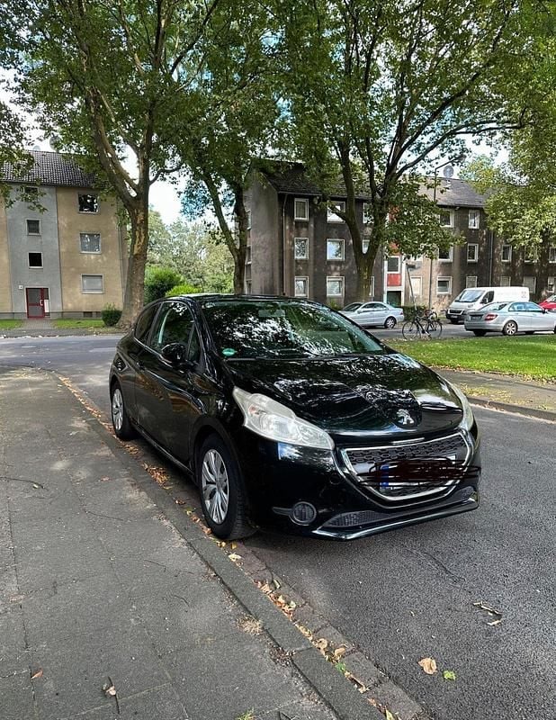 Schwarz Gebraucht 2012 Peugeot 208 Kleinwagen | 2.500 € (Guter Preis) - Bild 1/2