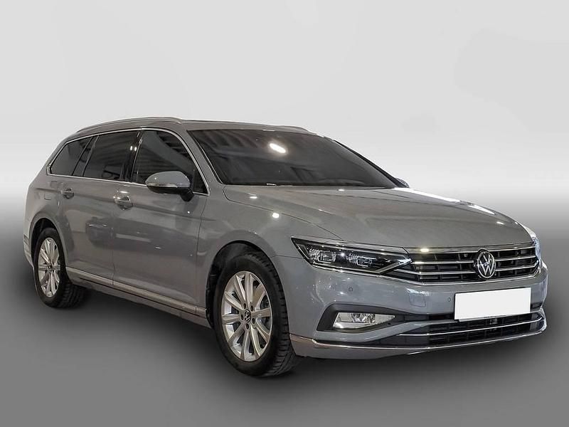 Gebraucht VW Passat Elegance 150 PS (110 kW) 2024 Grau Kombi