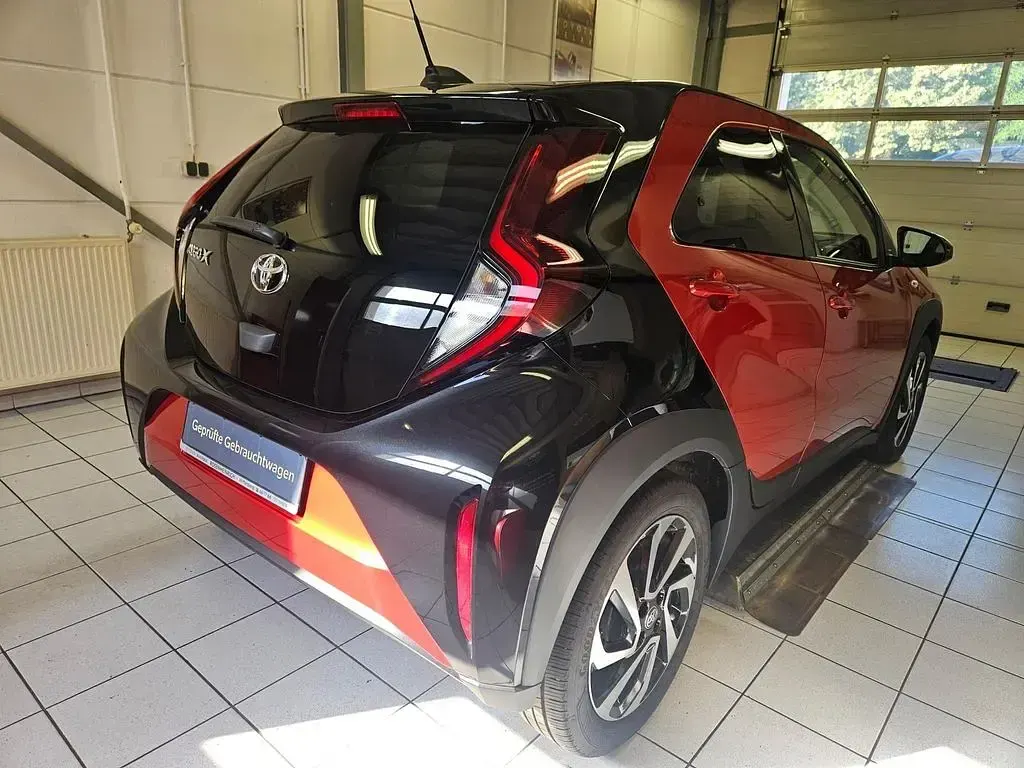 Gebraucht Toyota Aygo X Team 72 PS (52 kW) 2024 Rot SUV