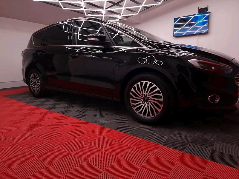 Gebraucht Ford S-MAX Titanium 190 PS (139 kW) 2018 Schwarz Van / Kleinbus