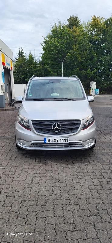 Grau Gebraucht 2019 Mercedes Vito Van | 29.999 € (Fairer Preis) - Bild 1/4