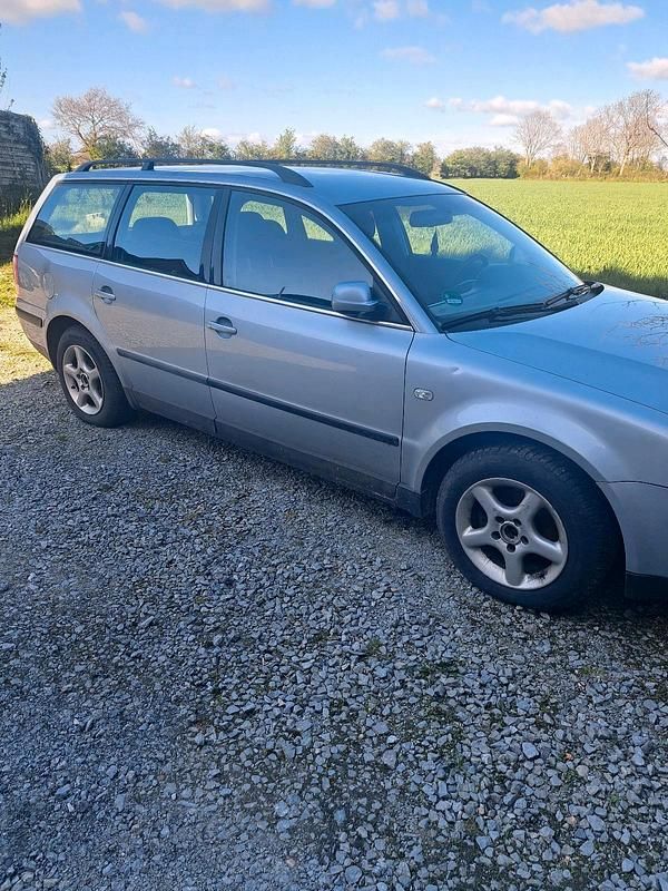 Używany VW Passat 102 KM (75 kW) 2002 Niebieski Kombi
