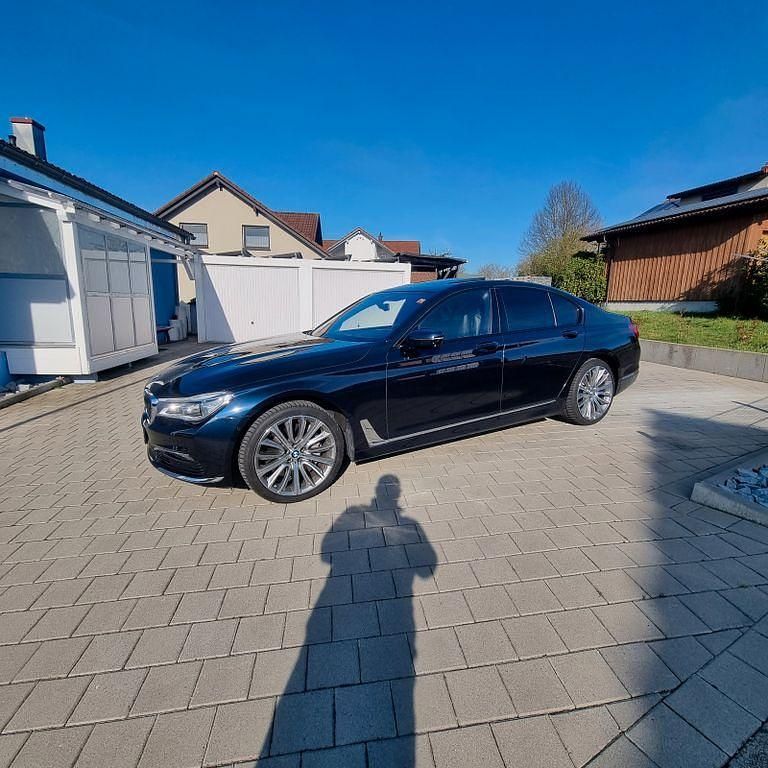 Gebraucht 2017 BMW 750 Limousine | 35.800 € (Fairer Preis) - Bild 1/4
