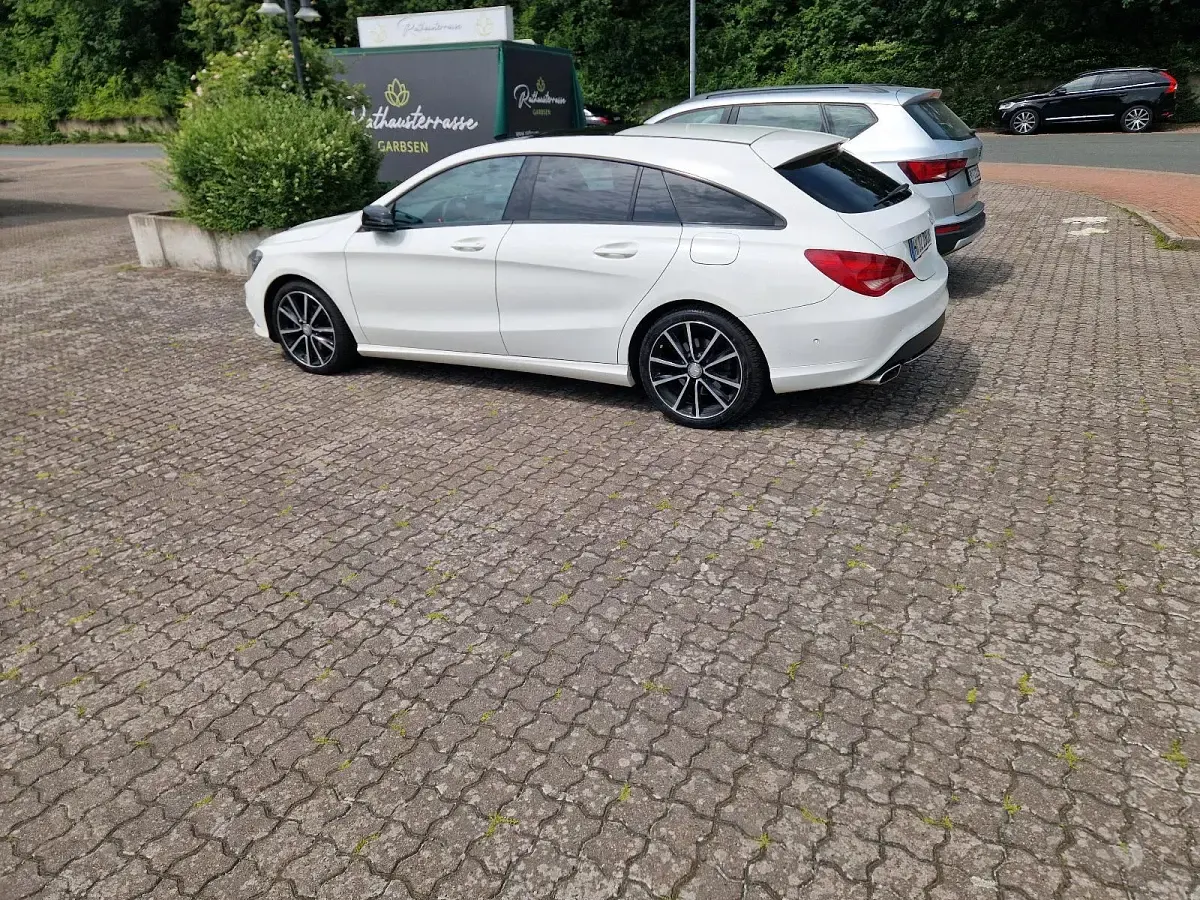 Gebraucht Mercedes CLA220 177 PS (130 kW) 2015 Weiß Limousine