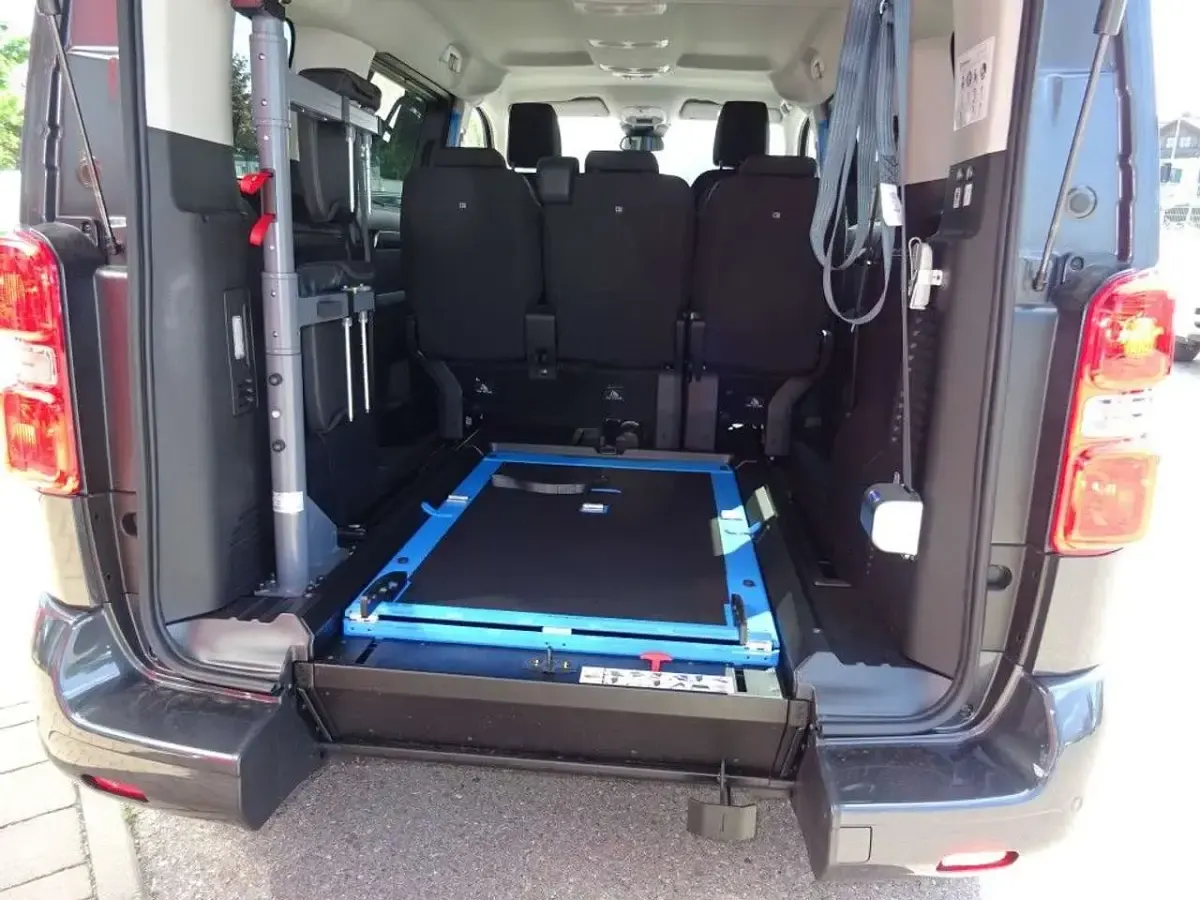 Neu Toyota Proace Verso 177 PS (130 kW) 2025 Grau Kombi