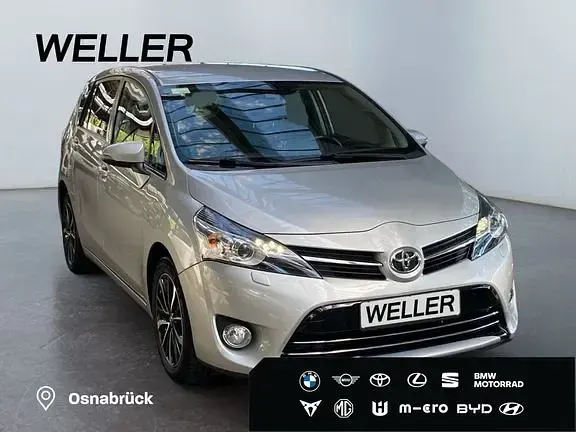 Gebraucht Toyota Verso Edition-S 147 PS (108 kW) 2017 Silber Van / Kleinbus