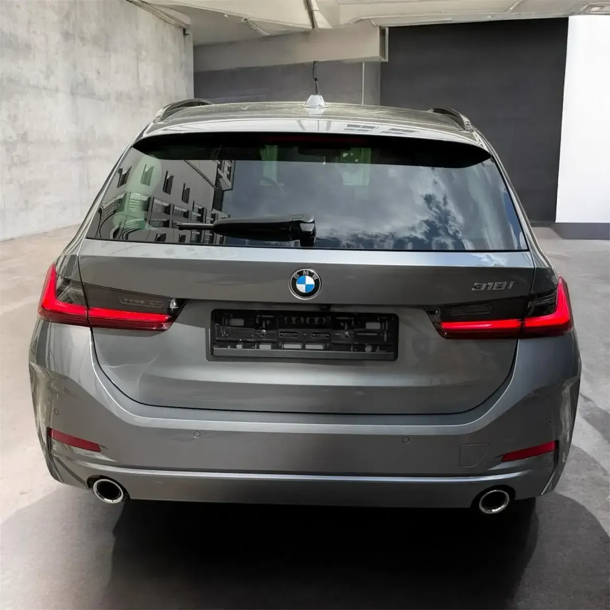 Gebraucht BMW 318 156 PS (114 kW) 2024 Grau Kombi