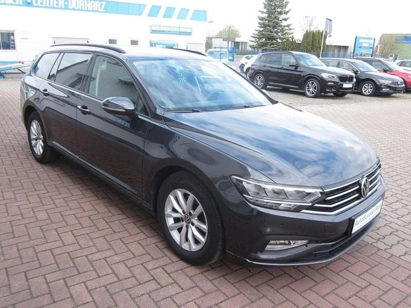 Gebraucht VW Passat 150 PS (110 kW) 2022 Grau Kombi