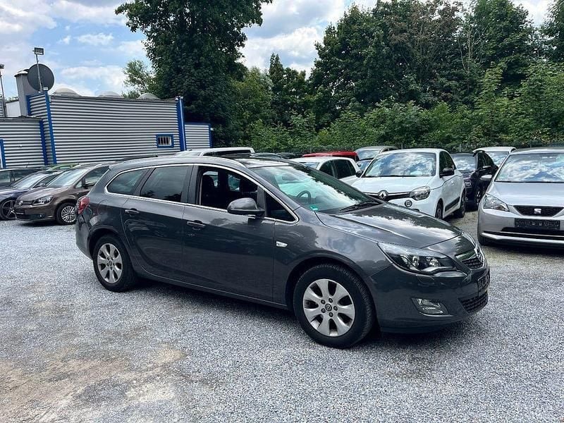 Grau Gebraucht 2011 Opel Astra Innovation Kombi | 2.999 € (Guter Preis) - Bild 1/4