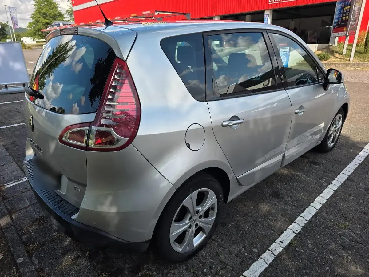 Gebraucht Renault Scénic III 110 PS (80 kW) 2011 Silber Van / Kleinbus