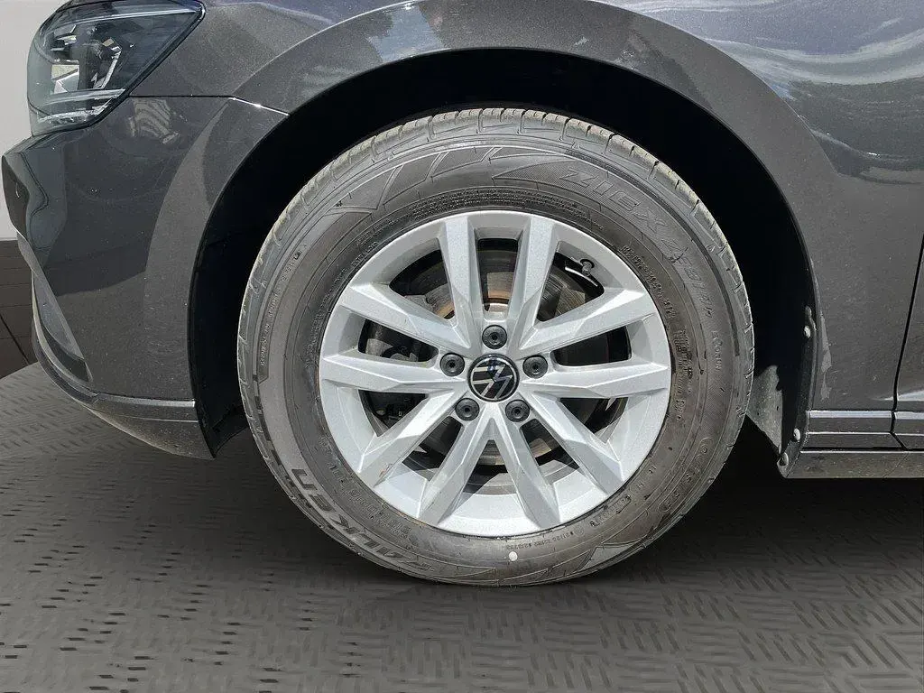 Gebraucht VW Passat Business 150 PS (110 kW) 2022 Grau Kombi