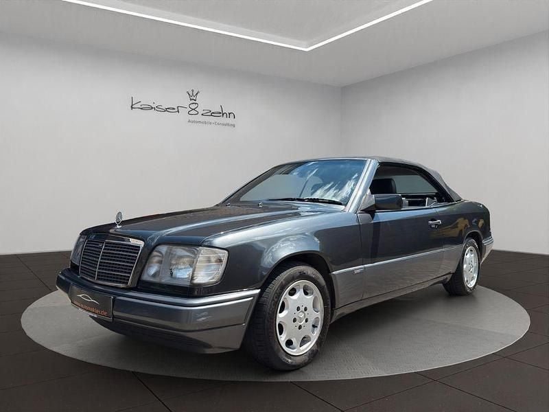 Schwarz Gebraucht 1994 Mercedes E220 Classic Cabrio | 14.124 € - Bild 1/4
