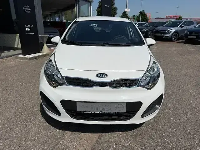 Gebraucht Kia Rio Edition 7 86 PS (63 kW) 2012 Weiß Limousine