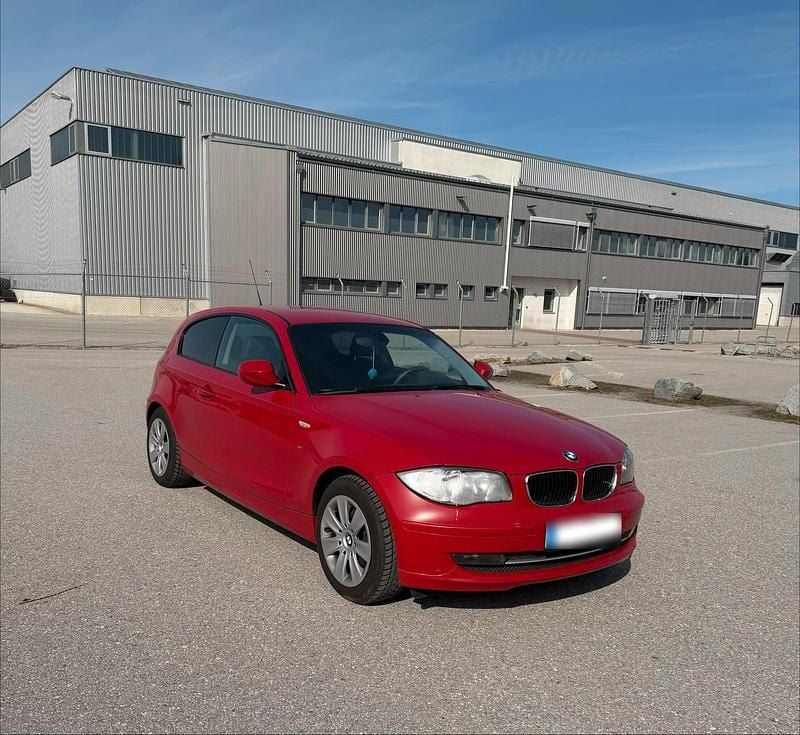 Gebraucht BMW 116 122 PS (89 kW) 2010 Rot Kleinwagen