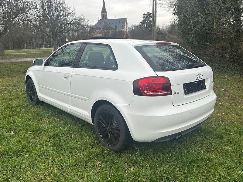 Gebraucht Audi A3 125 PS (91 kW) 2010 Rot Kleinwagen