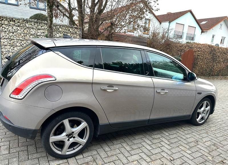 Gebraucht Lancia Delta 120 PS (88 kW) 2010 Kleinwagen