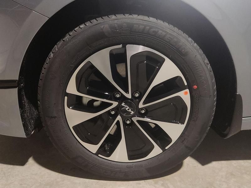 Gebraucht Kia Ceed 101 PS (74 kW) 2024 Lunargrau metallic Kleinwagen