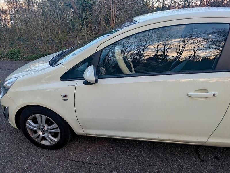 Gebraucht Opel Corsa Color Edition 87 PS (63 kW) 2011 Weiß Kleinwagen