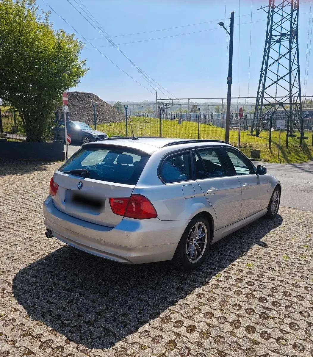 Gebraucht BMW 320 184 PS (135 kW) 2010 Silber Kombi