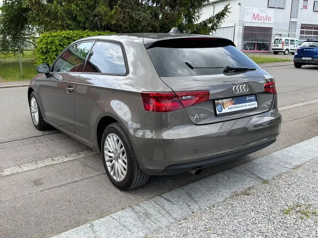 Gebraucht Audi A3 Attraction 105 PS (77 kW) 2014 Grau Coupé