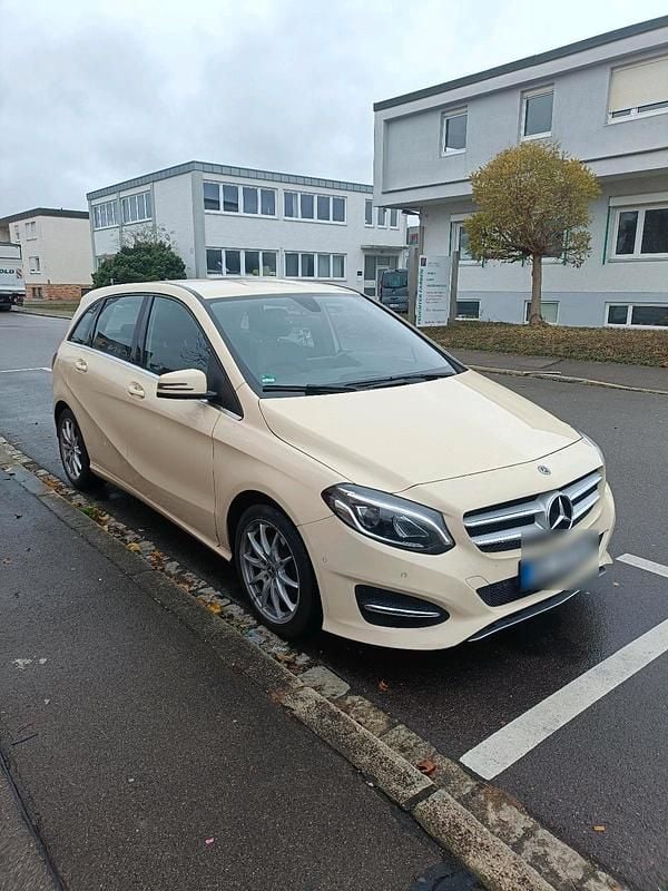 Gelb Gebraucht 2018 Mercedes B200 Van / Kleinbus | 4.999 € (Superpreis) - Bild 1/4