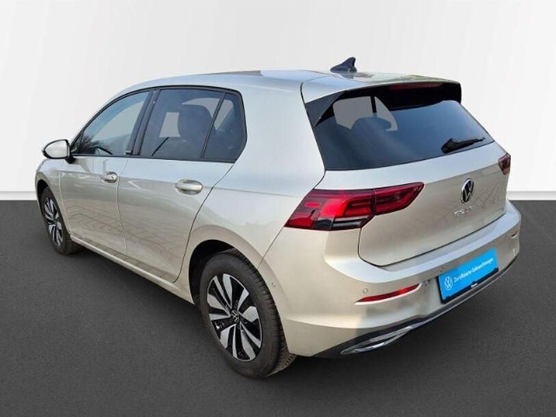 Gebraucht VW Golf VIII Move 116 PS (85 kW) 2023 Ivory silver metallic Limousine