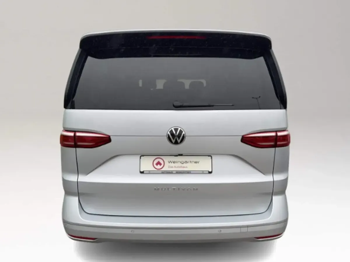 Gebraucht VW Multivan Pro 150 PS (110 kW) 2024 Silber Van / Kleinbus