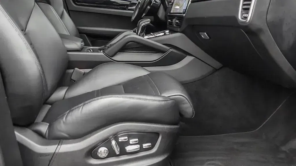 Gebraucht Porsche Cayenne 340 PS (250 kW) 2019 Grau SUV