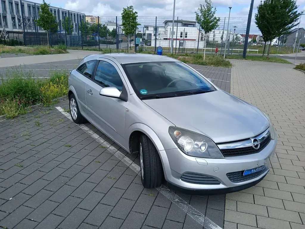 Gebraucht Opel Astra GTC Selection 90 PS (66 kW) 2009 Silber Limousine