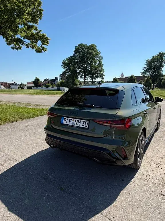 Gebraucht Audi A3 S-Line 150 PS (110 kW) 2024 Grün Limousine