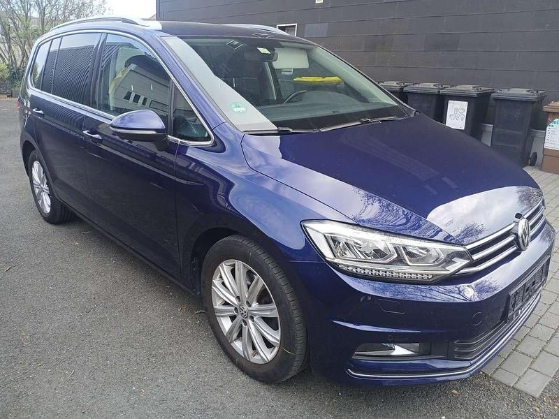 Gebraucht VW Touran Highline 150 PS (110 kW) 2016 Atlantik blue metallic Van / Kleinbus