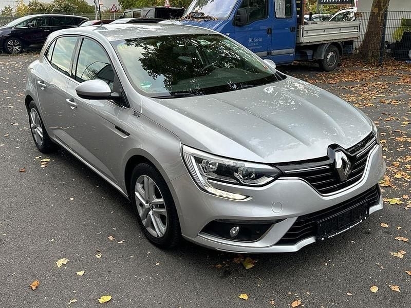 Grau Gebraucht 2016 Renault Mégane IV Experience Limousine | 8.600 € (Fairer Preis) - Bild 1/4