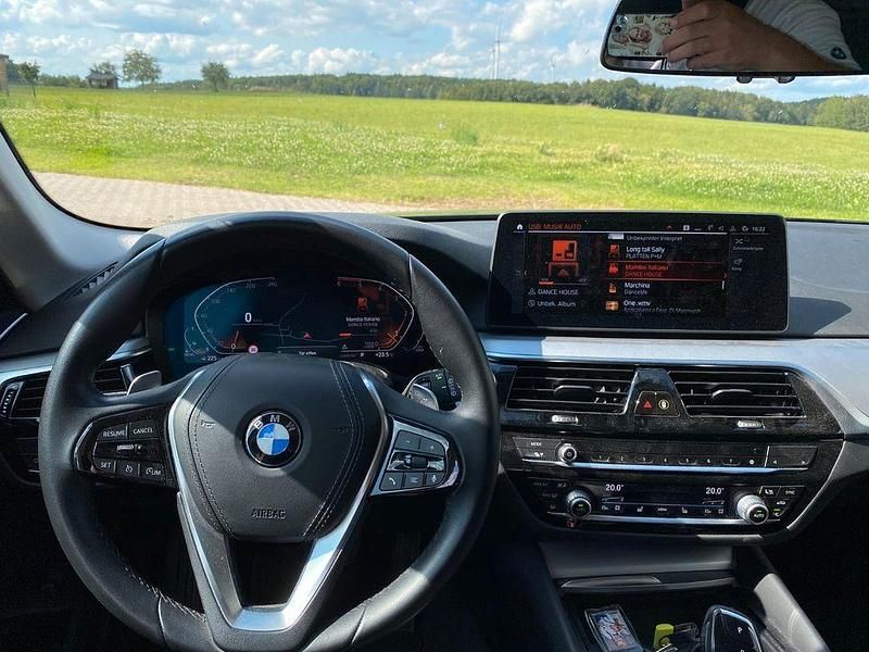Gebraucht BMW 520 Shadowline 190 PS (139 kW) 2021 Grau Kombi