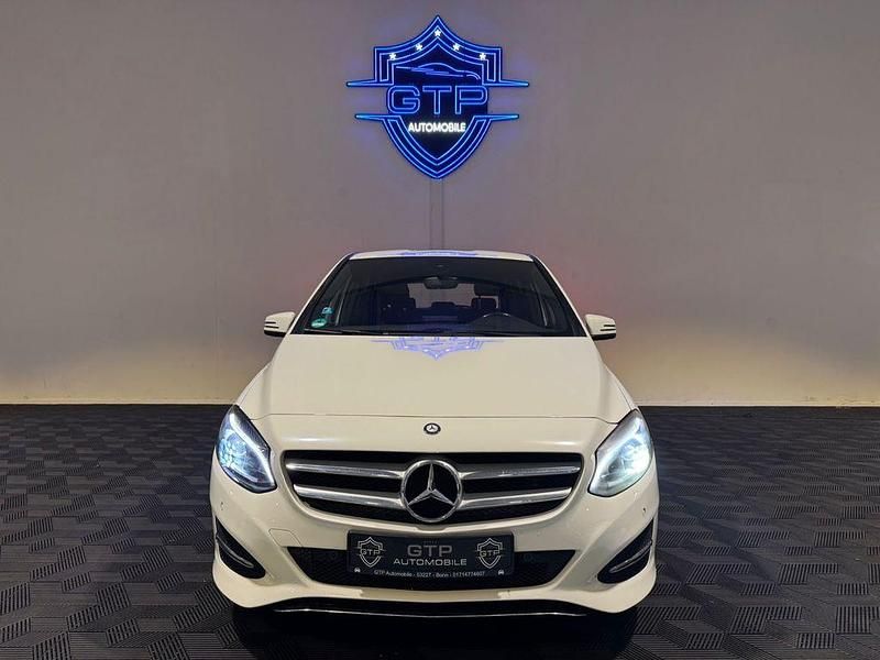Gebraucht Mercedes B250 211 PS (155 kW) 2016 Weiß Van / Kleinbus