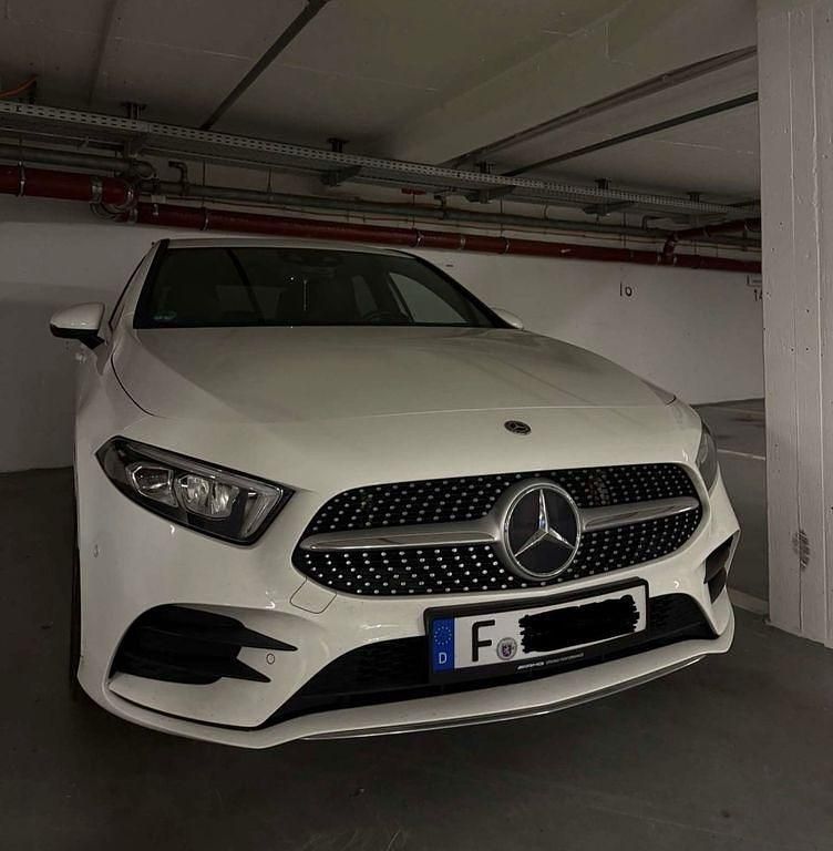 Weiß Gebraucht 2018 Mercedes A200 AMG Limousine | 21.499 € (Fairer Preis) - Bild 1/4