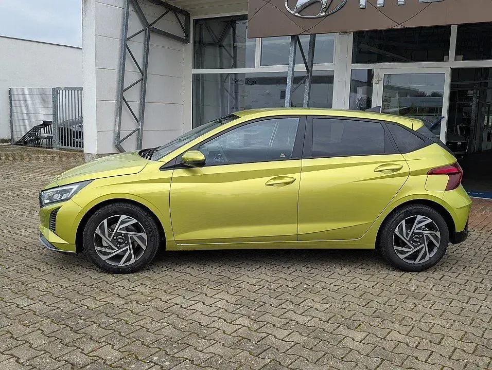 Gebraucht Hyundai i20 101 PS (74 kW) 2025 Grün Limousine