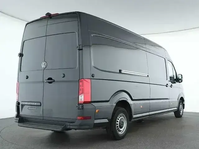 Gebraucht VW Crafter 140 PS (102 kW) 2025 Deep black perleffekt Van