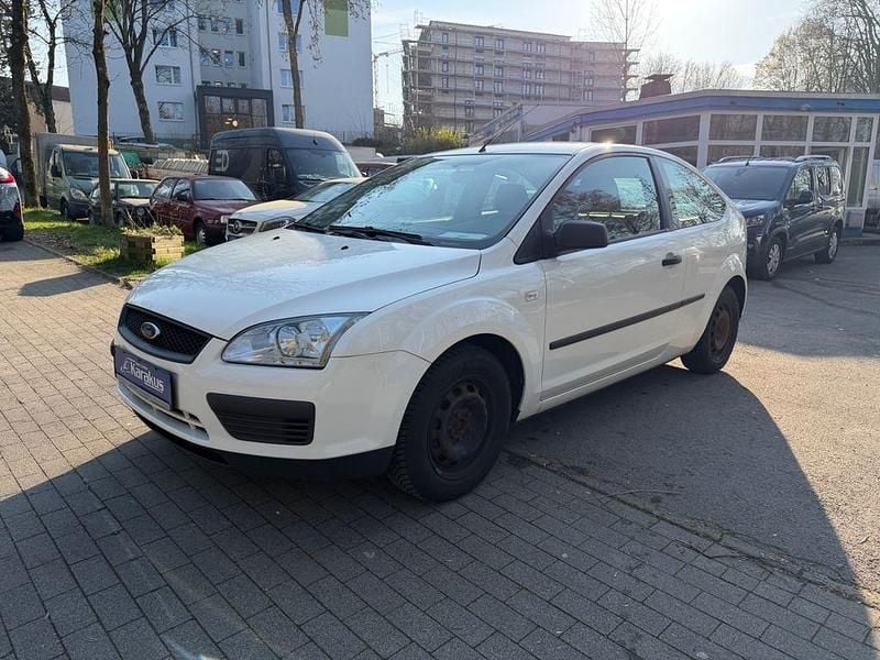 Gebraucht Ford Focus Trend 80 PS (58 kW) 2006 Weiß Kleinwagen