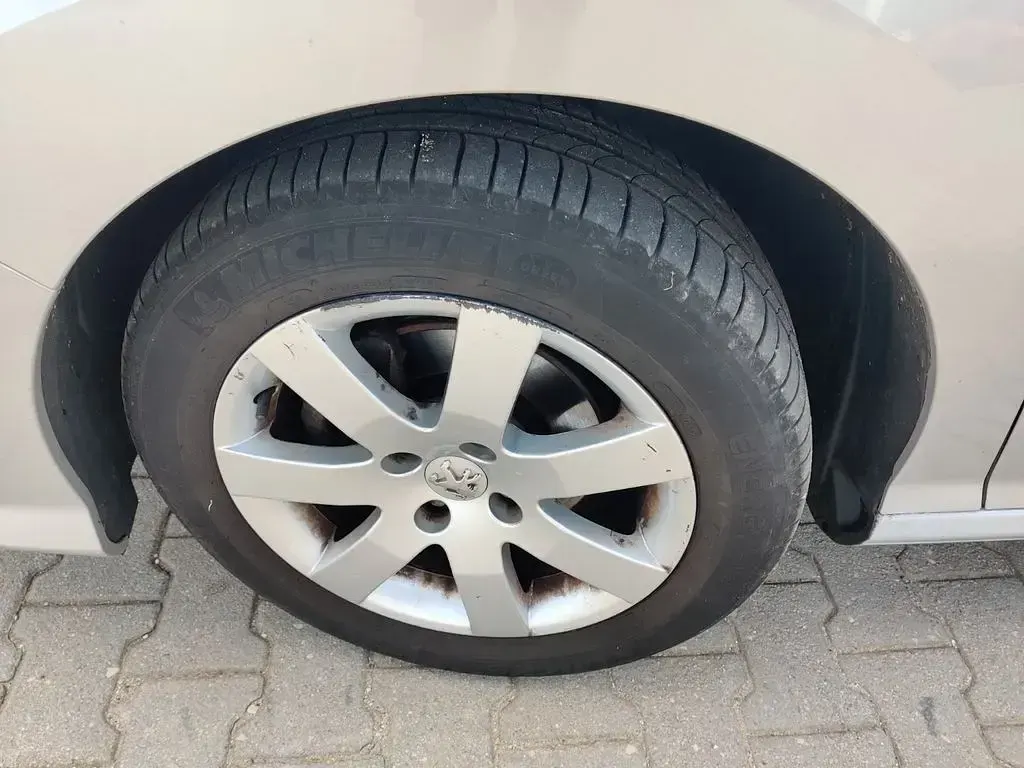 Gebraucht Peugeot 308 109 PS (80 kW) 2008 Silber Limousine
