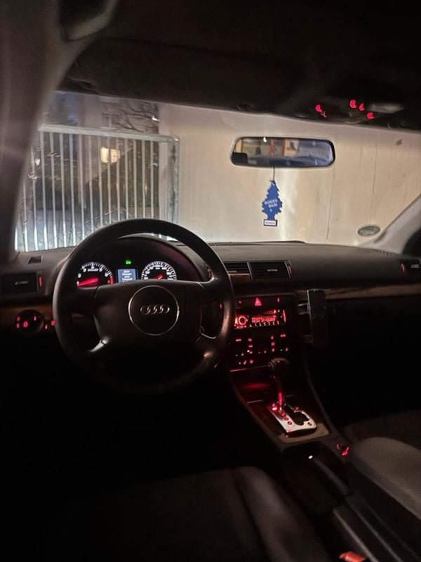 Gebraucht Audi A4 136 PS (100 kW) 2004 Schwarz Kombi